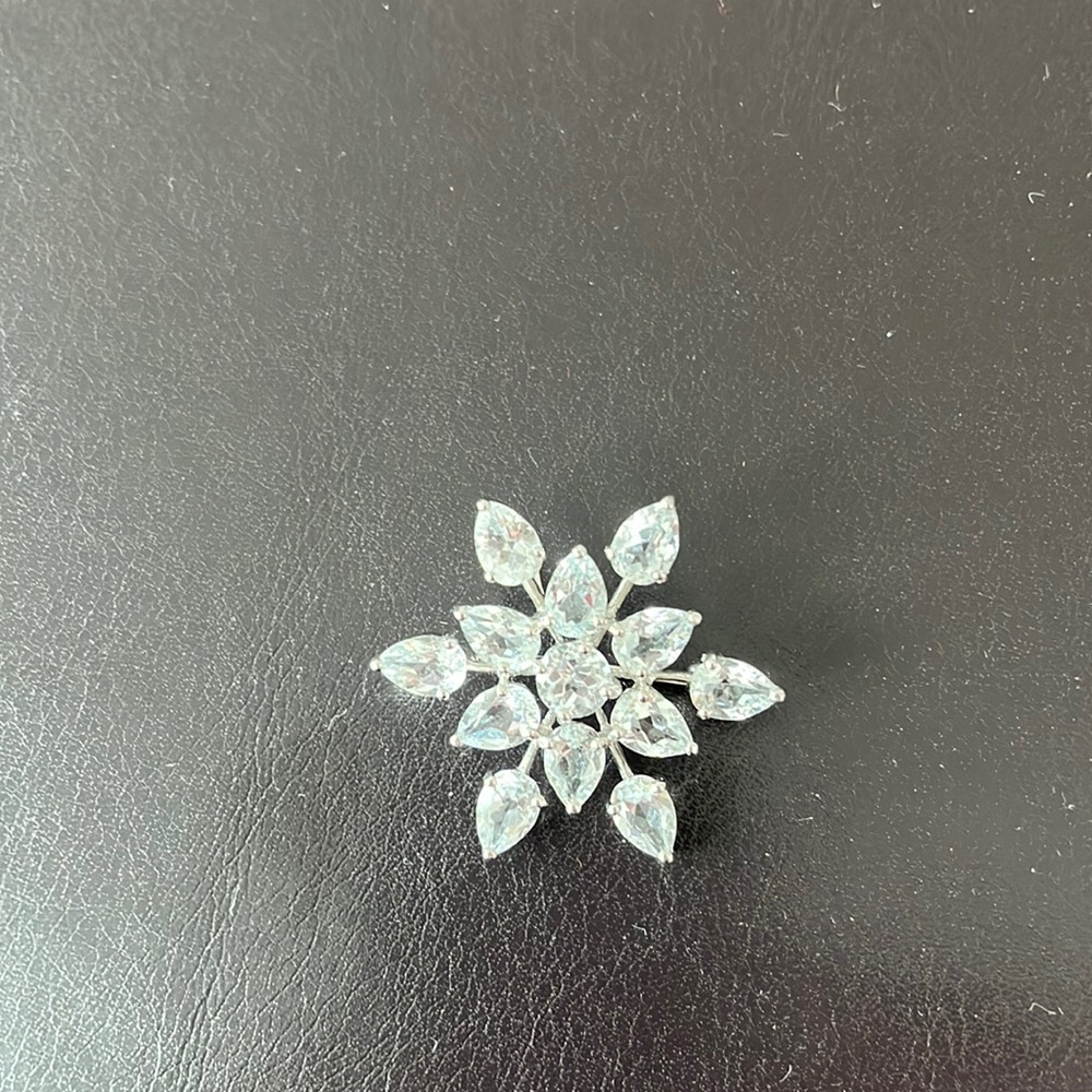 Snowflake pin